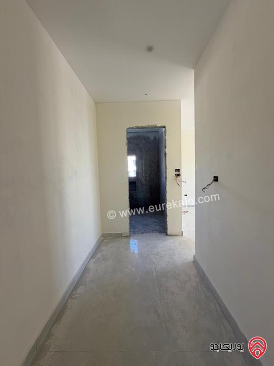 شقة طابق ثالث مع رووف مساحة 170م وترس 80م سوبر ديلوكس للبيع في عمان -  الجبيهة 