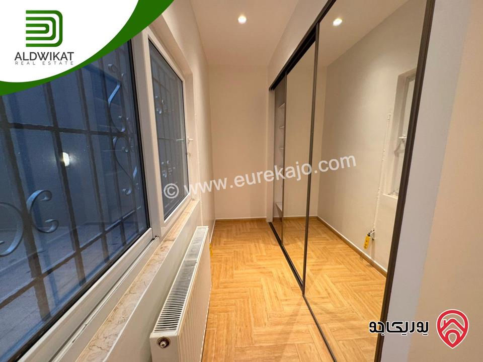 شقة فاخره ارضية للايجار في عمان - دير غبار مساحة البناء 280م ومساحة الحديقة 100م والترس 150م موقع مميز تصلح للسفارات والهيئات الدبلوماسية