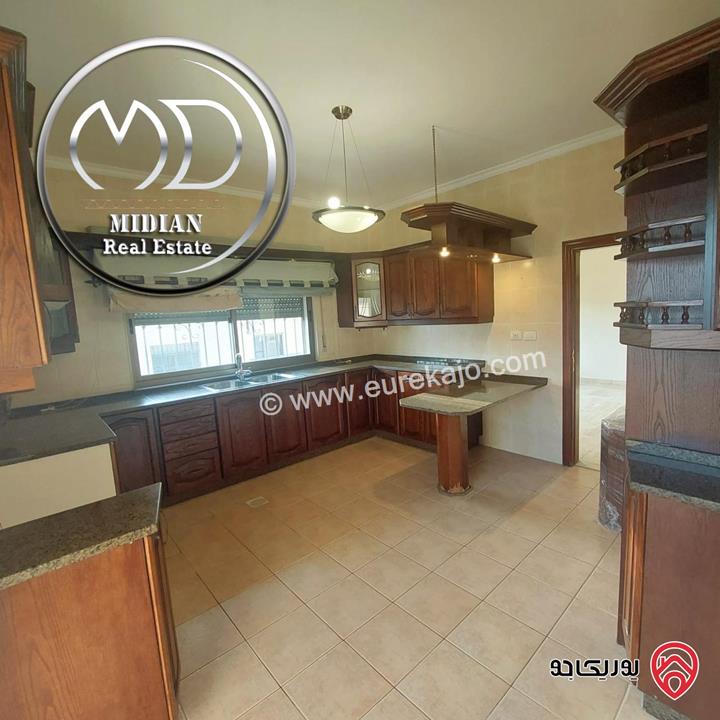 شقة دوبلكس طابق اخير مع روف للبيع في عمان - خلدا مساحة 270م مع تراسات تشطيبات سوبر ديلوكس اطلالة جميلة بسعر مميز