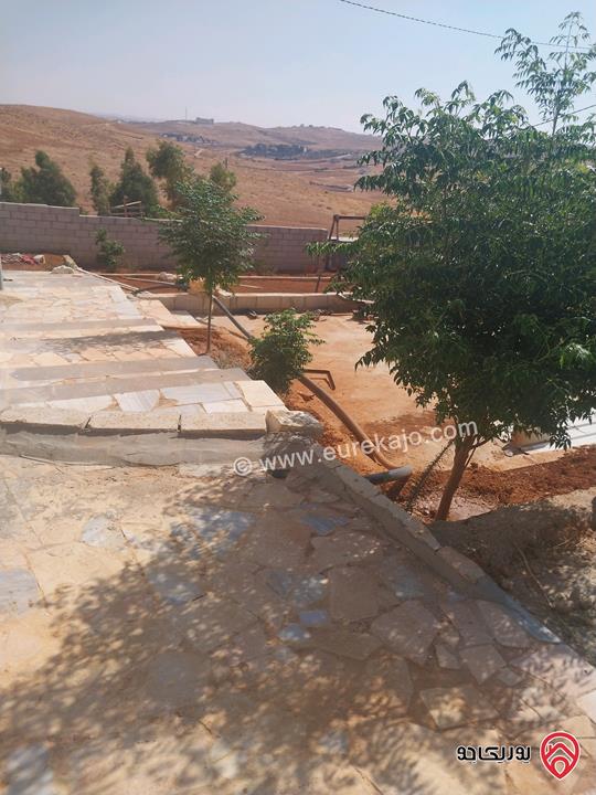 مزرعة مساحة الأرض 3 دونم و 400م والبناء 200م للبيع في المفرق - المعمرية