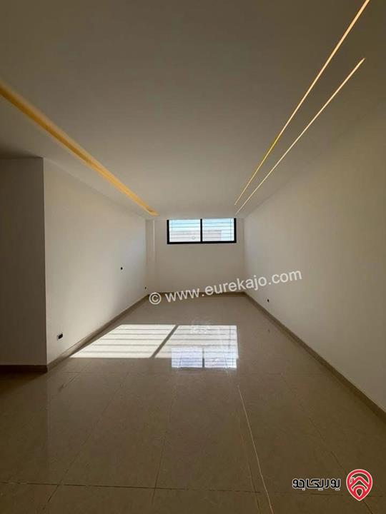 شقة سوبر ديلوكس شبه ارضي دوبلكس مساحة 228م مع ترس 40م للبيع في عمان - مرج الحمام 