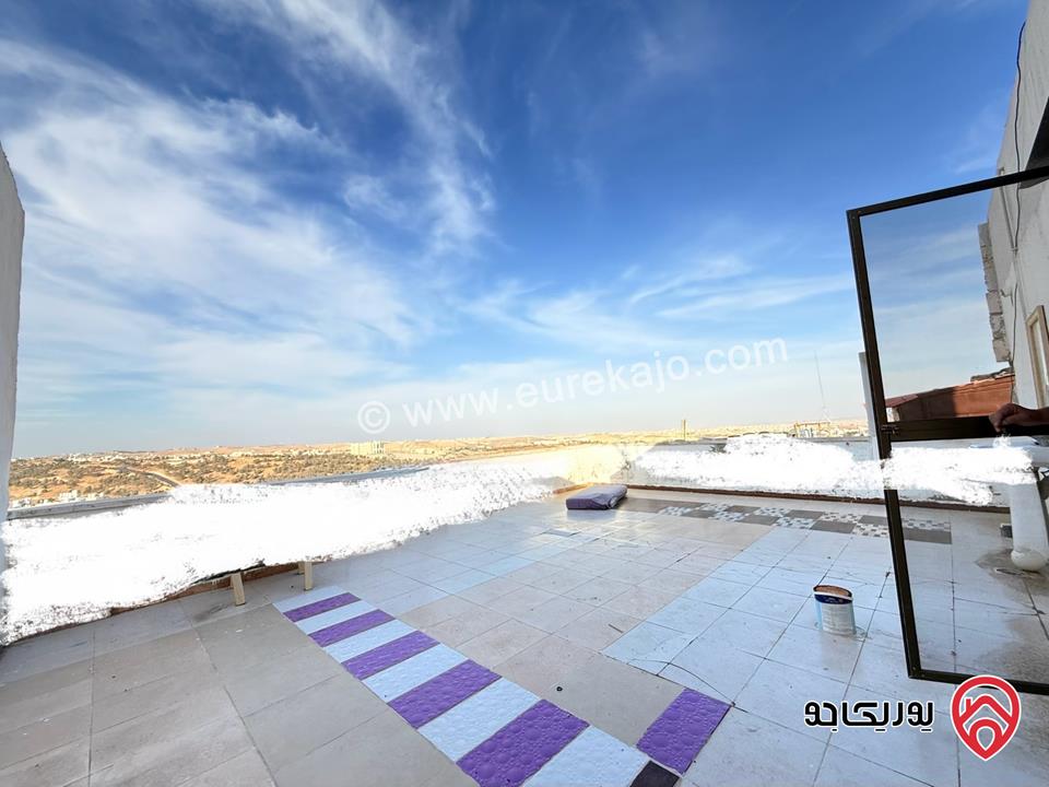 شقة طابق ثالث مساحة 130م مع روف منفصل 60م وترس 80م للبيع في عمان - طبربور