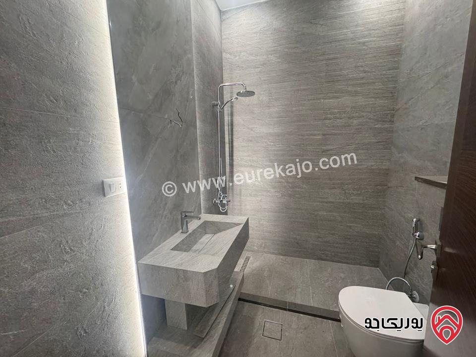 شقة للبيع في عمان - دابوق طابق ارضي مساحة البناء 185م و الترس 35م موقع مميز