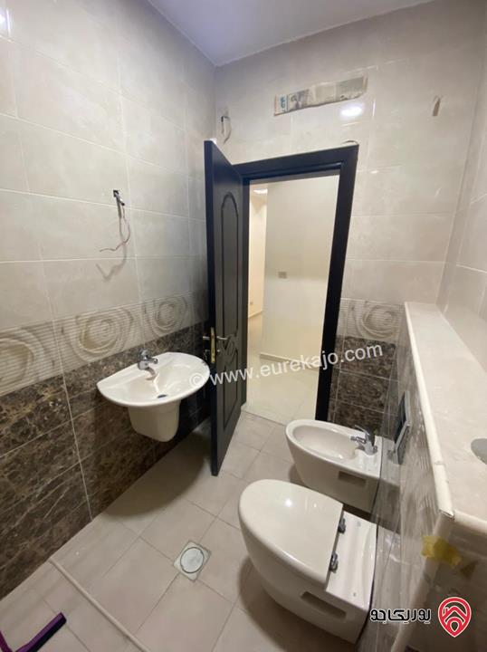 شقة تسوية طابقية مساحة 270م داخلي و 50م خارجي للإيجار في عمان - دير غبار