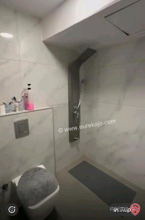 شقة شبه ارضية مساحة 135م داخلي و 90م خارجي للبيع في عمان - الجبيهة حي المنصور