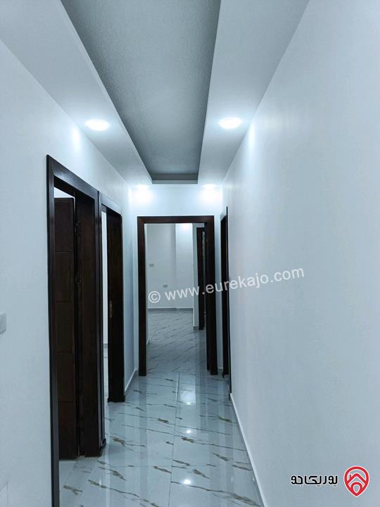 شقة طابق ثالث دوبلكس فخمة مساحة 200م لم تسكن للبيع في الزرقاء الجديدة