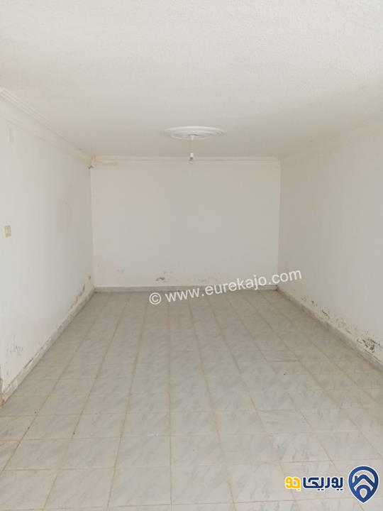 فيلا مساحة الأرض 340م ومساحة البناء 400م للببع في طبربور 