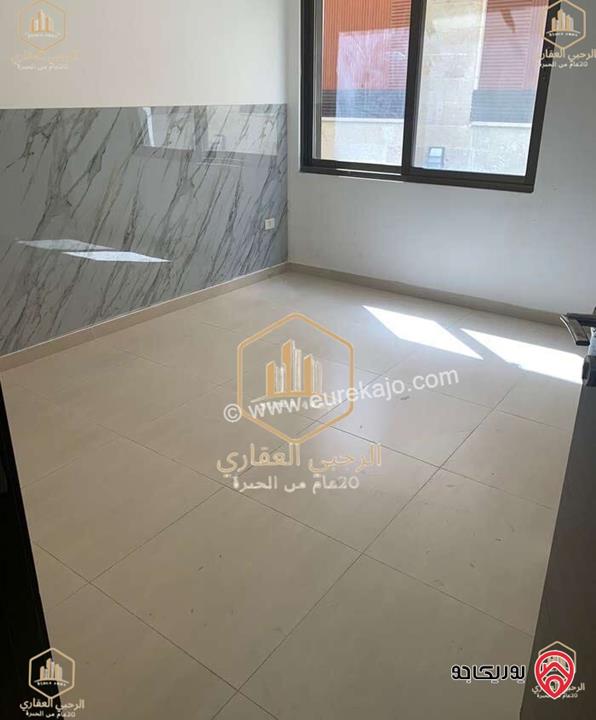 شقة سوبر ديلوكس شبه أرضية مساحة 95م داخلي و 40م خارجي للبيع في عمان - الدوار الرابع 