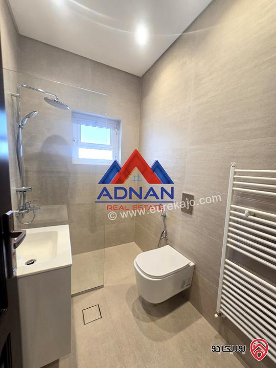 شقة طابقية مساحة 300م طابق ثاني للإيجار الفارغ مجددة بالكامل في عمان - الصويفية