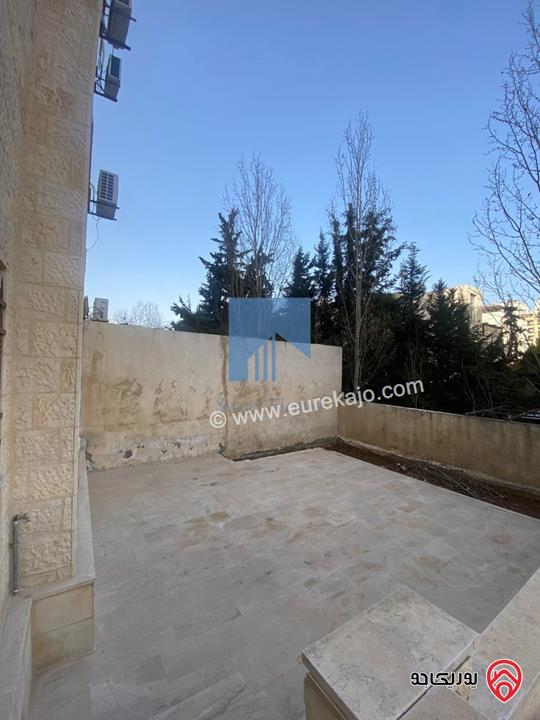 شقة شبه أرضية 200م مع ترسات 80م تشطيب سوبر ديلوكس للبيع في عمان - خلدا