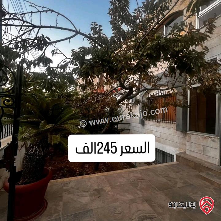 فيلا على شارعين مقسمة شقتين طابقيات مساحة البناء 430م على أرض 450م للبيع في عمان - الجندويل