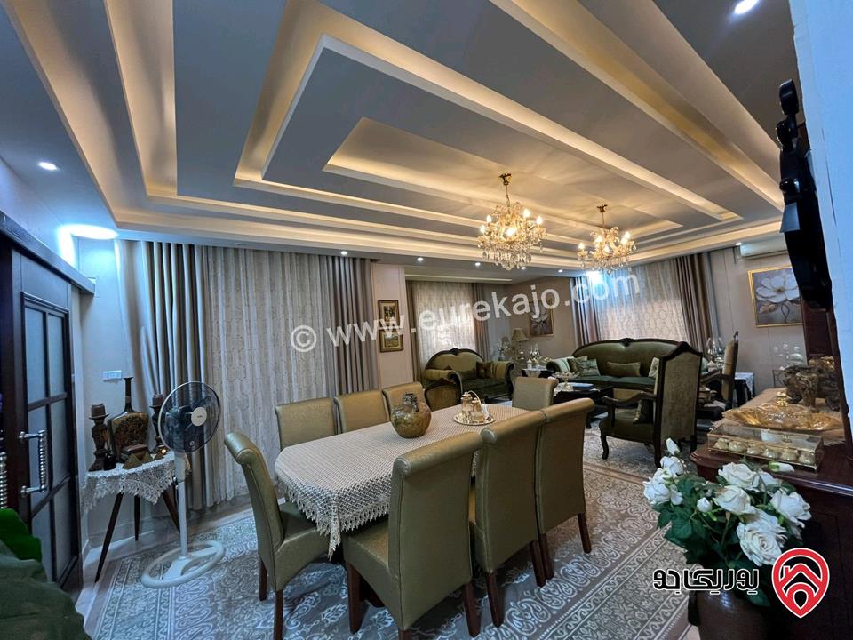 فيلا طابقين سوبر ديلوكس مساحة 330م على أرض 501م للبيع في الزرقاء