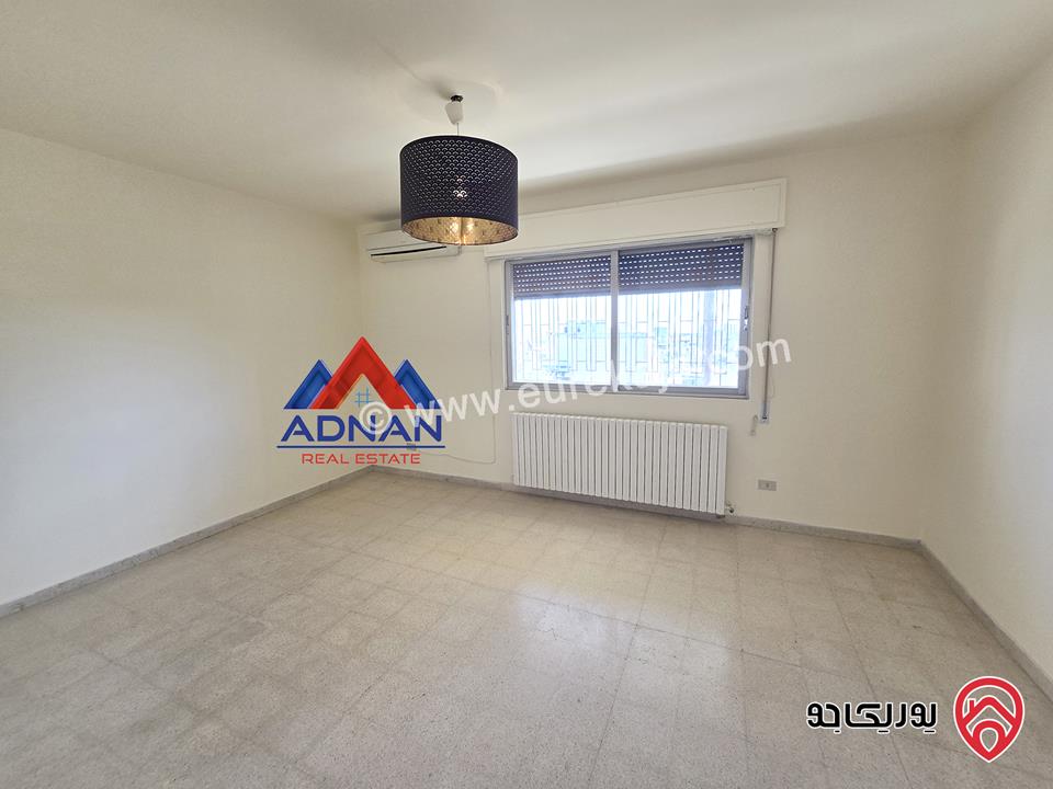 شقة ارضية مساحة 170م داخلي و 90م خارجي للإيجار الفارغ مع مدخل خاص من ضمن فيلا في عمان - الرابية