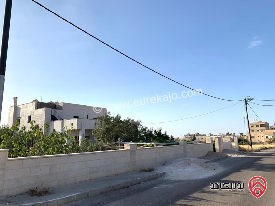 فيلا مساحة 540م على أرض 1250م للبيع في اربد - الحصن مقابل مسجد ظفار