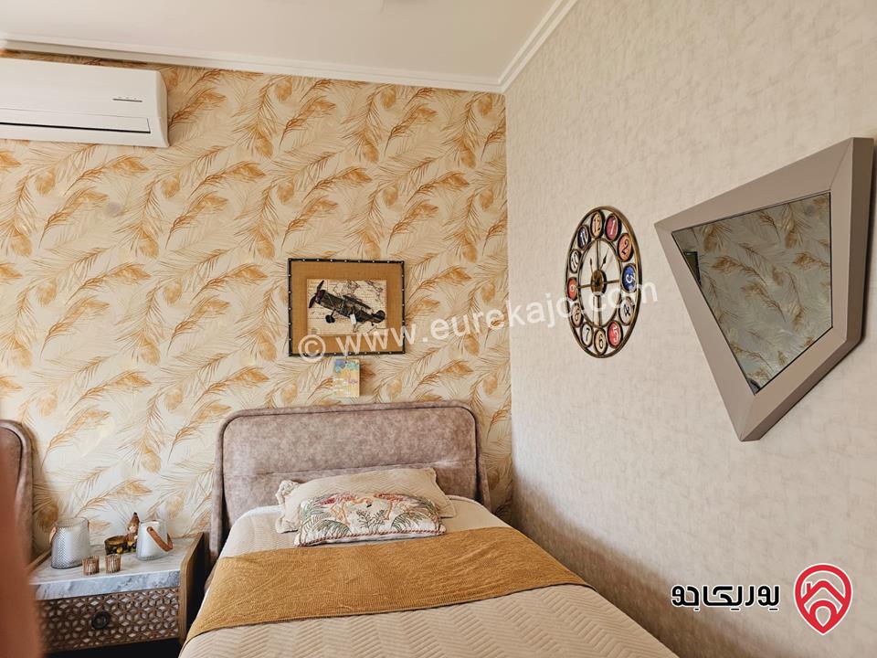 شقة سوبر ديلوكس مساحة 273م طابق أرضي مع مساحة خارجية 90م للبيع مفروشة في الجبيهة 