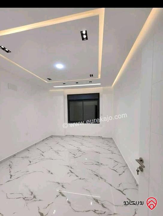 شقة طابق أول هندسي و رووف اطلالة بحرية مساحة 175 م² للبيع في العقبة - السكنية الخامسة تشطيب هايبر ديلوكس 