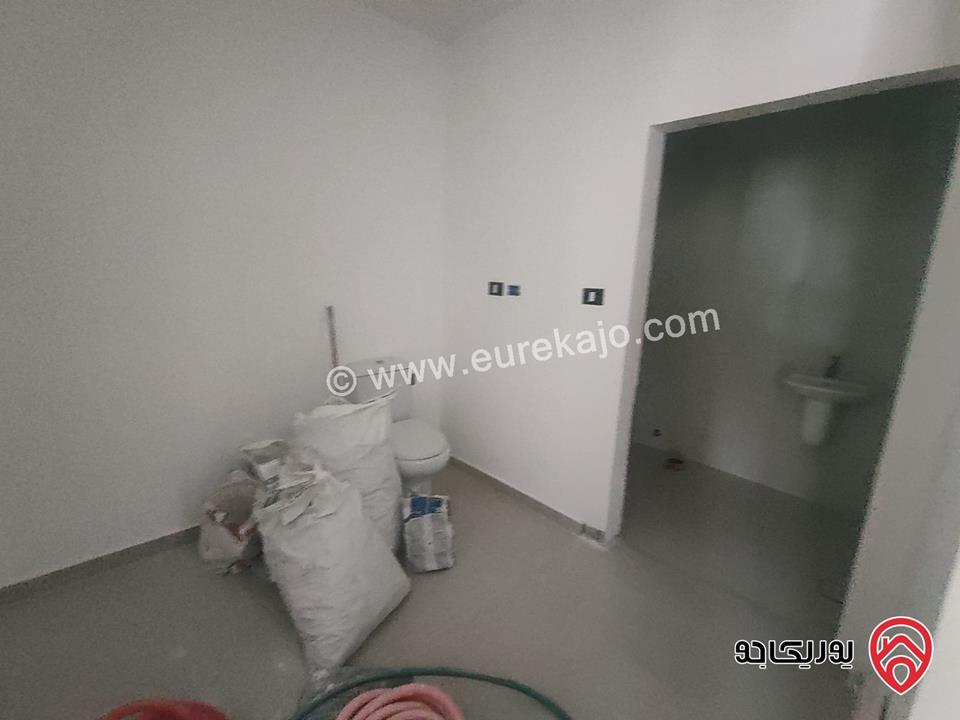 فلل متلاصقة مساحة الارض 250م مساحة البناء 500م للبيع في عمان - عبدون 