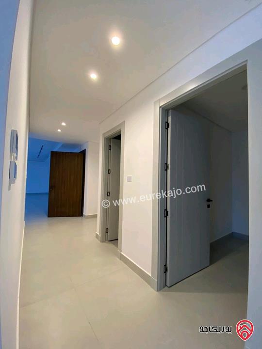 شقة طابقية ارضية مساحة 300م داخلي و 350م خارجي للبيع في عمان - دابوق