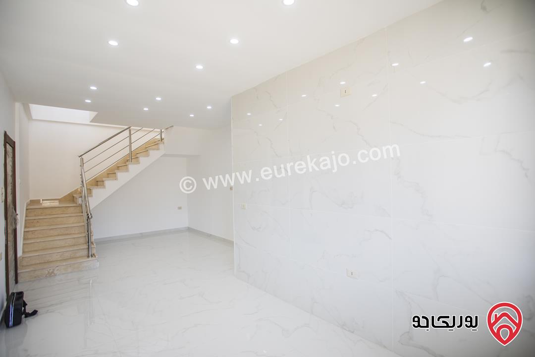 شقة فاخرة طابق ثالث مع روف مساحة 170م مع ترس 100م للبيع في عمان - ابو علندا بسعر مغري جدا مع امكانية التقسيط من المالك