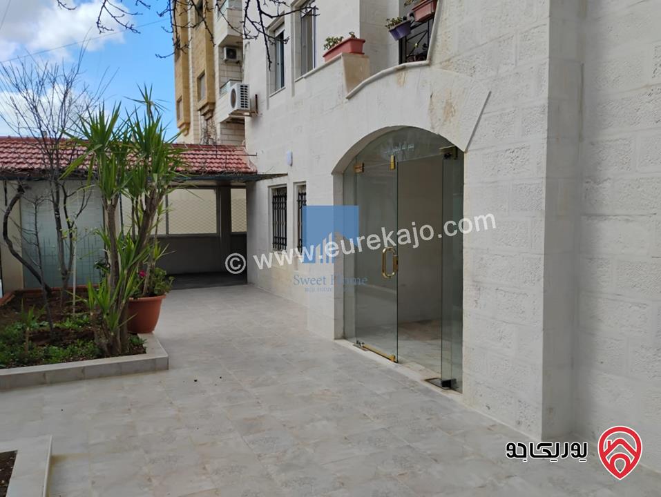 شقة أرضية مساحة 225م مع حديقة وترسات 100م تشطيب سوبر ديلوكس للبيع في عمان - خلدا