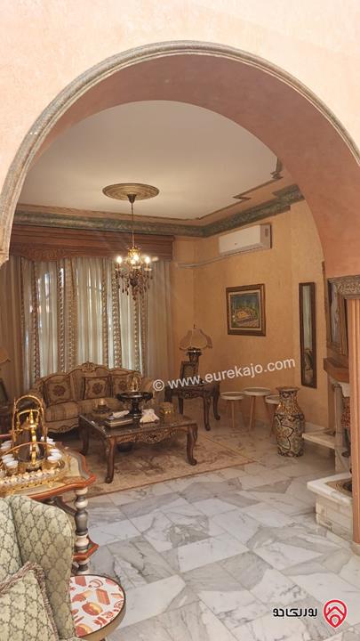 فيلا فاخرة مساحة 900م على أرض 1 دونم للبيع في عمان - الرابية بموقع مميز جدا