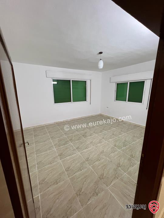 شقة ديلوكس طابق ثاني مساحة 137م للبيع في الزرقاء الجديدة شارع 16