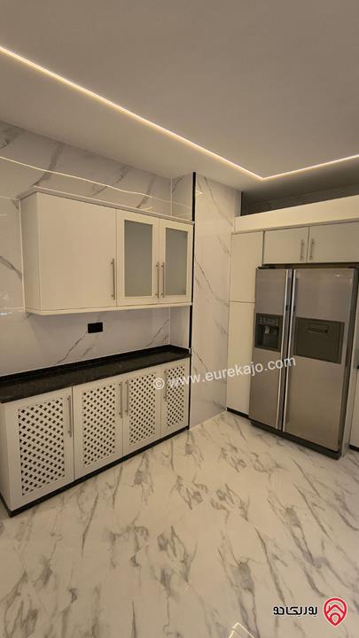 شقة سوبر ديلوكس طابق أرضي مساحة 180م للبيع في عمان - تلاع العلي 