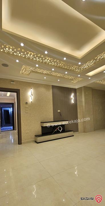 شقة أرضية مساحة 200م داخلي و 40م خارجي للبيع في عمان -  الجبيهة