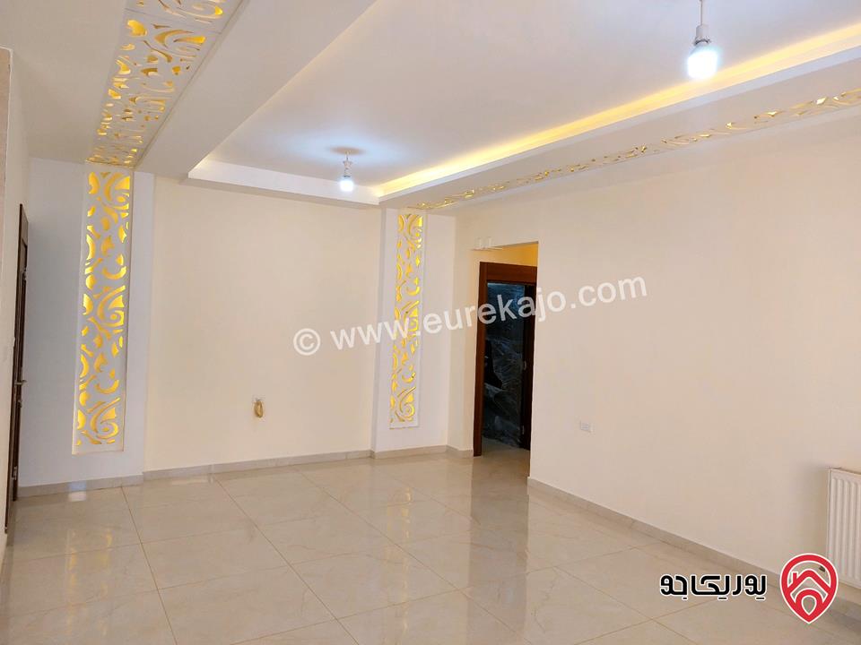 شقة مساحة 210م طابق ثالث للبيع في عمان - طريق المطار من المالك مباشرة