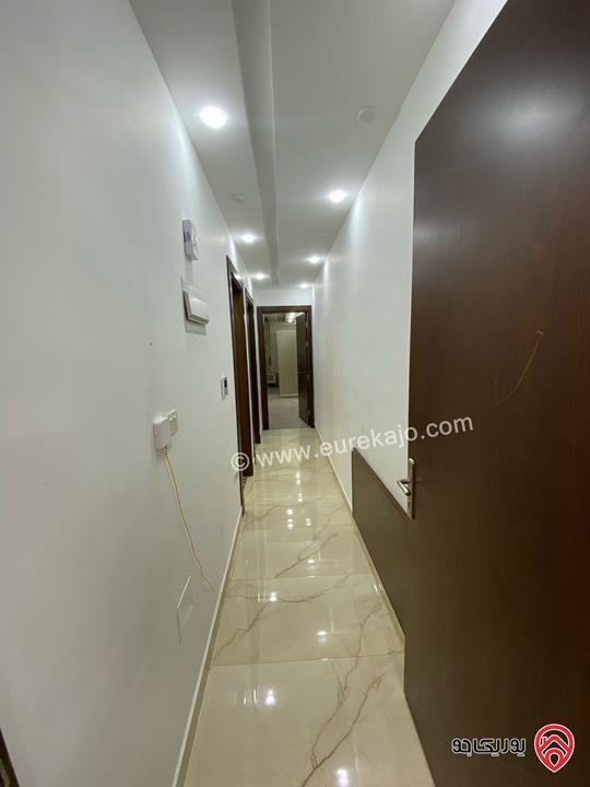 شقة أنيقة مفروشة بالكامل (فرش جديد) طابق أول مساحة 140م للايجار في عمان - ام السماق