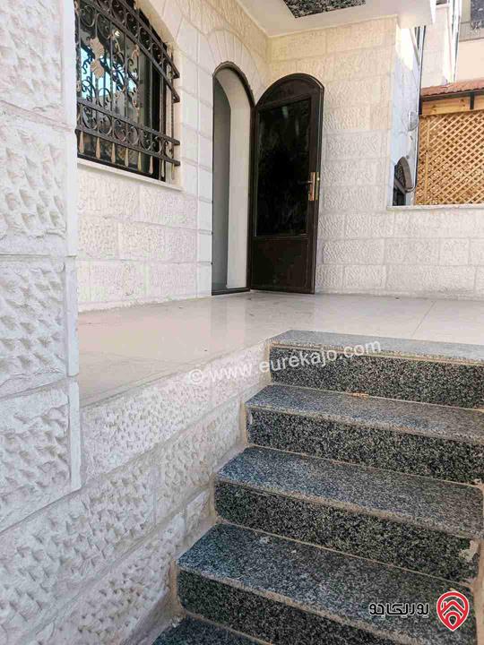 شقة طابق ارضي مساحة 150م مع ترس 150م لم تسكن للبيع في الزرقاء الجديدة