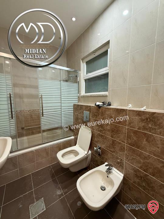 شقة فارغة للايجار في عمان - خلدا مساحة 220م طابق أول تشطيبات و ديكورات سوبر ديلوكس بسعر مميز جداً