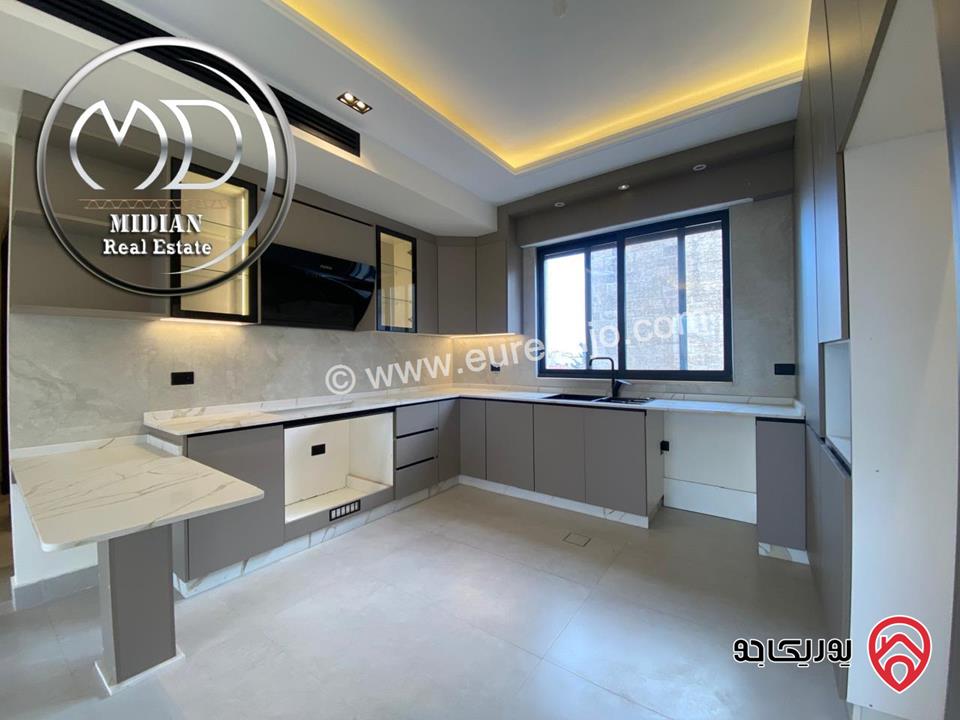 شقة طابقية فارغة للايجار في عمان - ضاحية الامير راشد مساحة 160م طابق ثاني تشطيبات ديكورات عصرية فاخرة جديدة لم تسكن