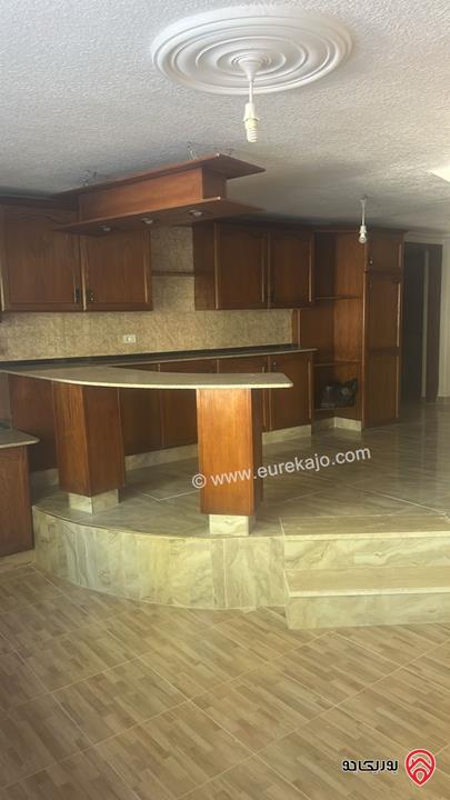 فيلا مجددة مساحة 440م على أرض 980م للبيع في الفحيص – منطقة الرهوة موقع مميز 