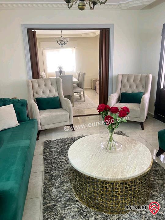 شقة مساحة 135م طابق رابع للبيع المستعجل في اربد