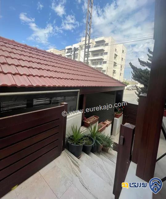 شقة سوبر ديلوكس طابق أرضي مساحة 200م مع ترس وكراج 40م للبيع مفروشة في ضاحية النخيل 