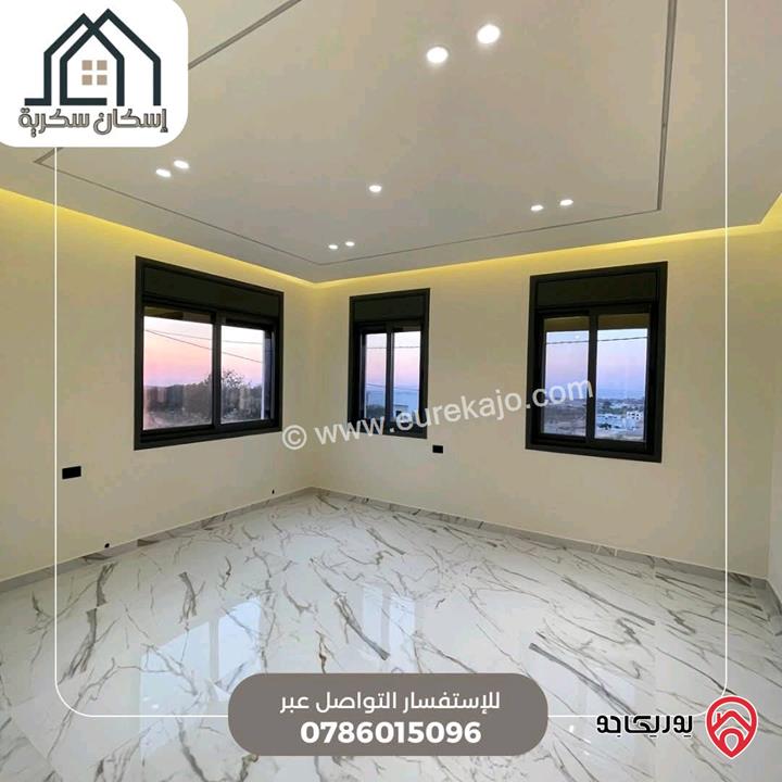 فلل متلاصقة مساحة 250م على أرض 450م للبيع في اربد - جحفية 