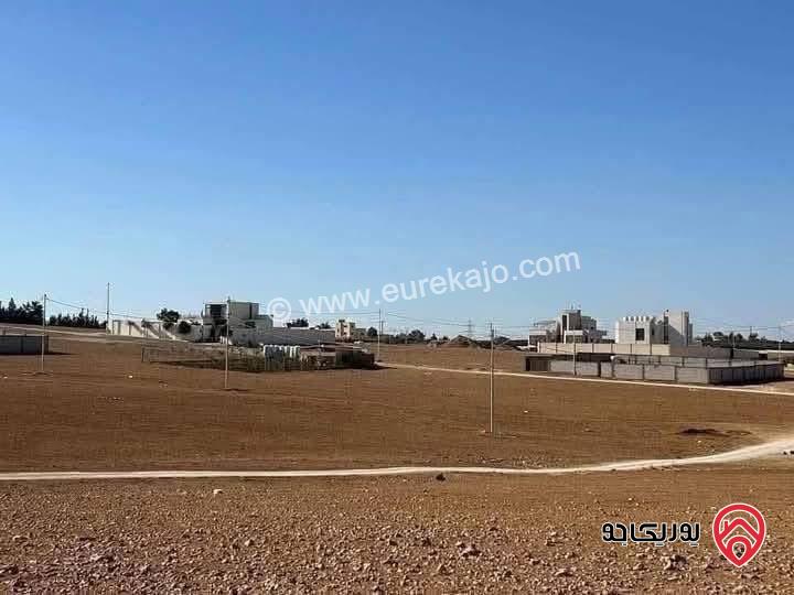 أرض مساحة 2 دونم و 700م للبيع في عمان - القسطل