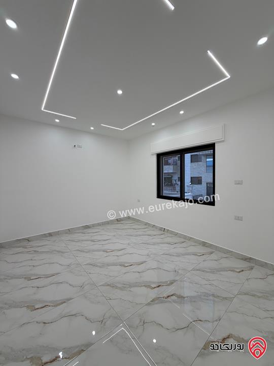 شقة طابق ارضي مساحة 170م مع ترس وكراج 100م للبيع في عمان - ضاحية الاستقلال