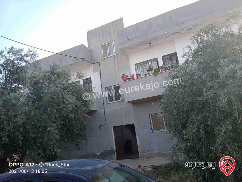 عقار سكني مكون من اربع شقق للبيع في اربد - لواء بني كنانه سحم
