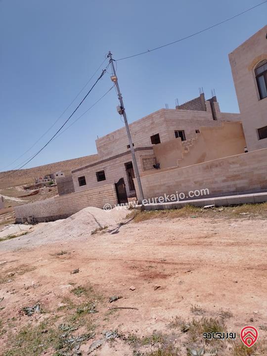 بيت مستقل غير مشطب مساحة 225م على أرض 900م للبيع في عمان - البيضاء
