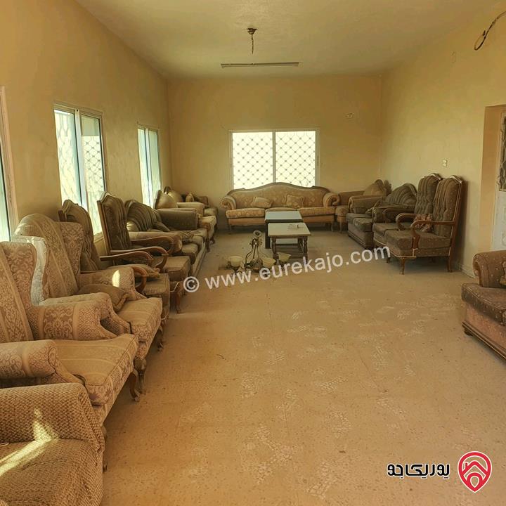 قطعة أرض مساحة 594م عليها بيت طابقين للبيع في البحر الميت جوفة الكفرين 