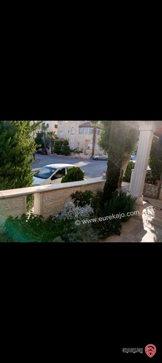 فيلا دوبلكس مساحة الارض 330م و مساحة البناء 320م للبيع في عمان - الياسمين