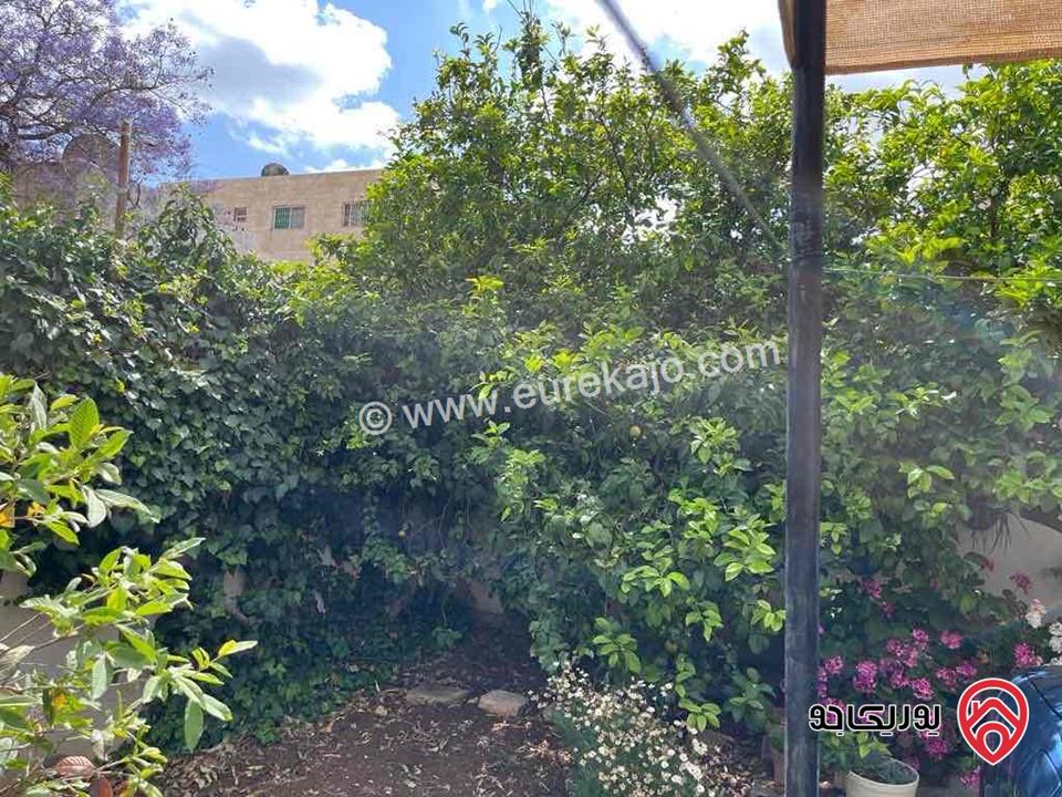 بيت مستقل مساحة 300م على أرض 450م للايجار بوسط مدينة اربد شمال ضريبة الدخل قرب مسجد الفيحاء ينفع لحضانة او دائرة حكومية 