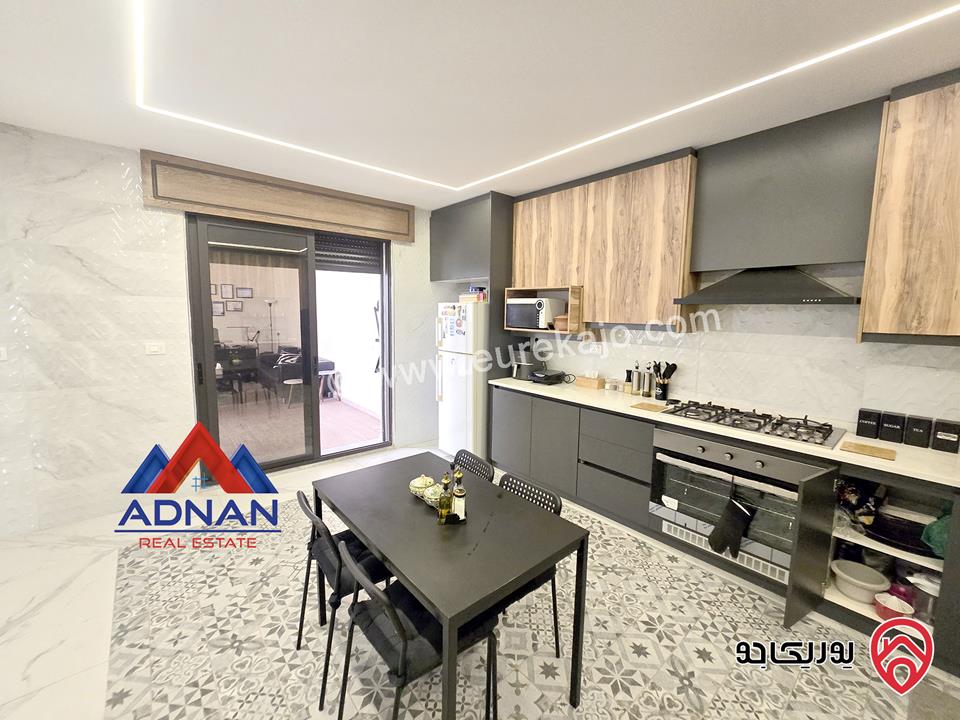 شقة مفروشة مساحة 230م مع حديقة كبيرة 300م و مدخل وكراج خاص للايجار في عمان - الرابية