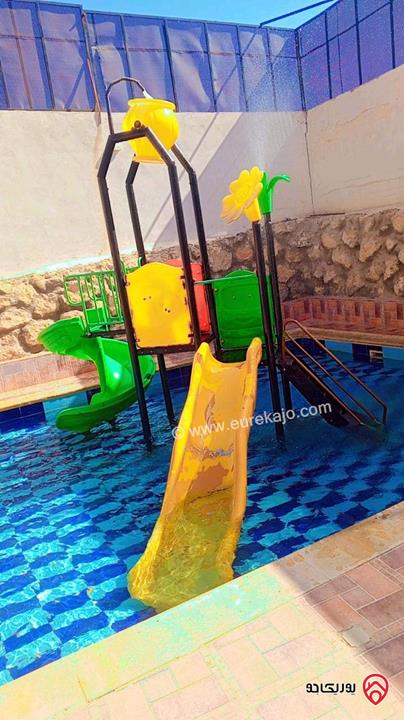 مزرعة مساحة الأرض 4 دونم وبناء مكون من طابقين للبيع في المفرق شرق جرش - دحل