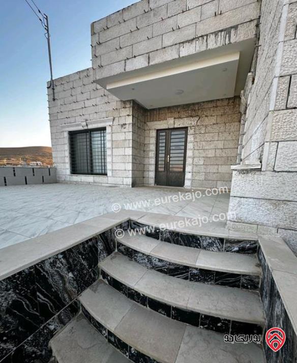منزل مستقل مساحة 220م على ارض مساحة 500م للبيع في الزرقاء - بيرين