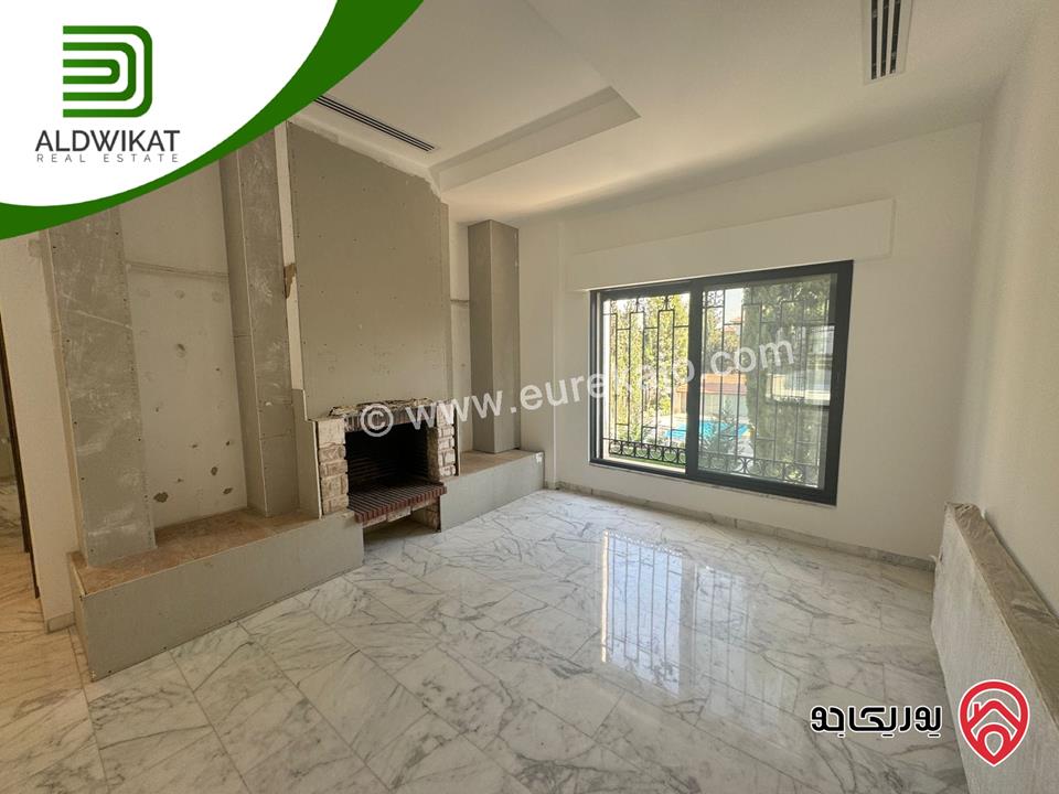 فيلا مستقلة للبيع في عمان - ام السماق مساحة الارض 1250م ومساحة البناء 670م ومساحة الحديقة 750م ومساحة الترس 200م