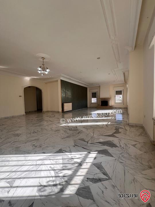 شقة طابق ثاني مساحة 195م للايجار في عمان - خلدا