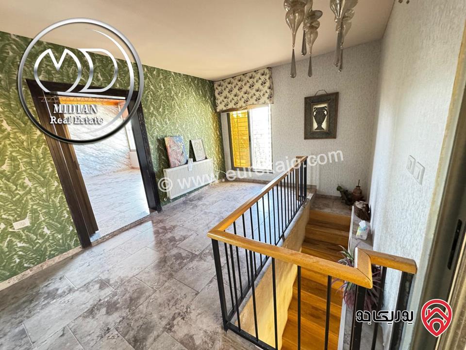 شقة دوبلكس للبيع طابق اخير مع روف في عمان - حي الصحابة مساحة 260م مع تراسات تشطيبات ديكورات عصرية فاخرة اطلالة رائعة